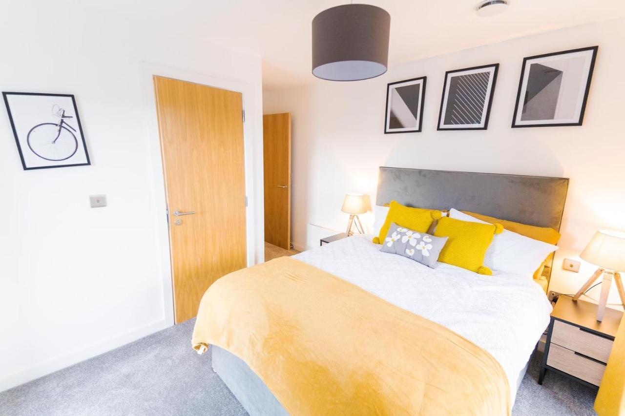 Exquisite Cosy 2-Bed Apartment In Salford Манчестър Екстериор снимка