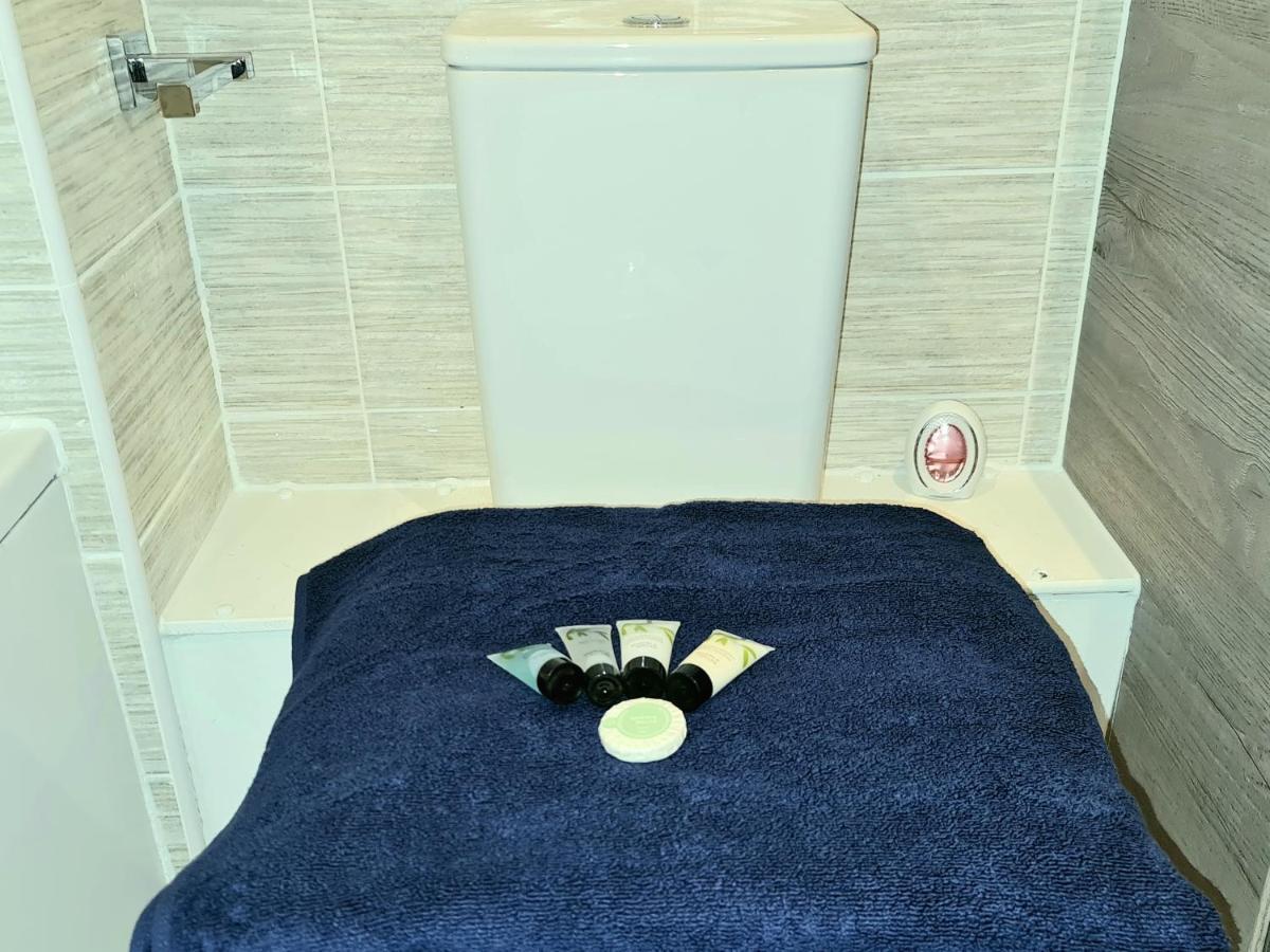 Exquisite Cosy 2-Bed Apartment In Salford Манчестър Екстериор снимка