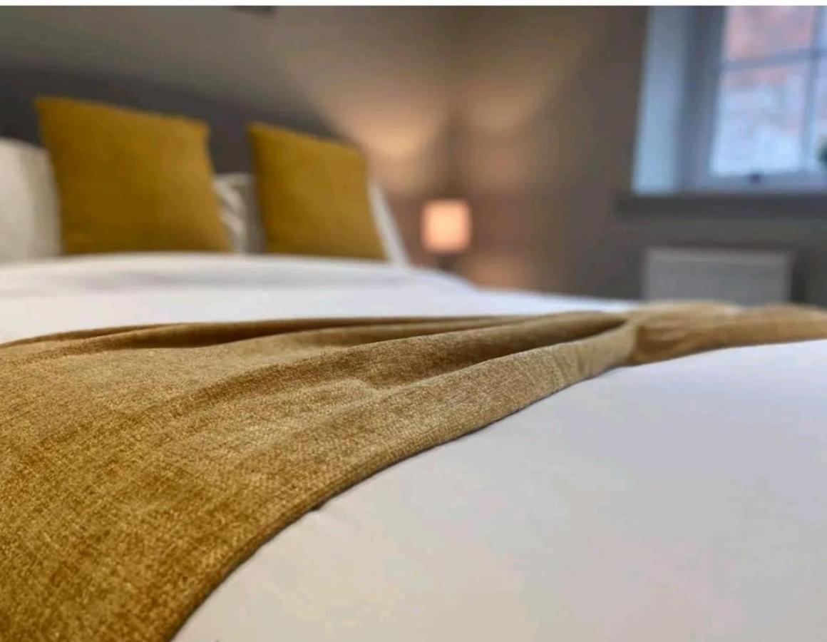 Exquisite Cosy 2-Bed Apartment In Salford Манчестър Екстериор снимка
