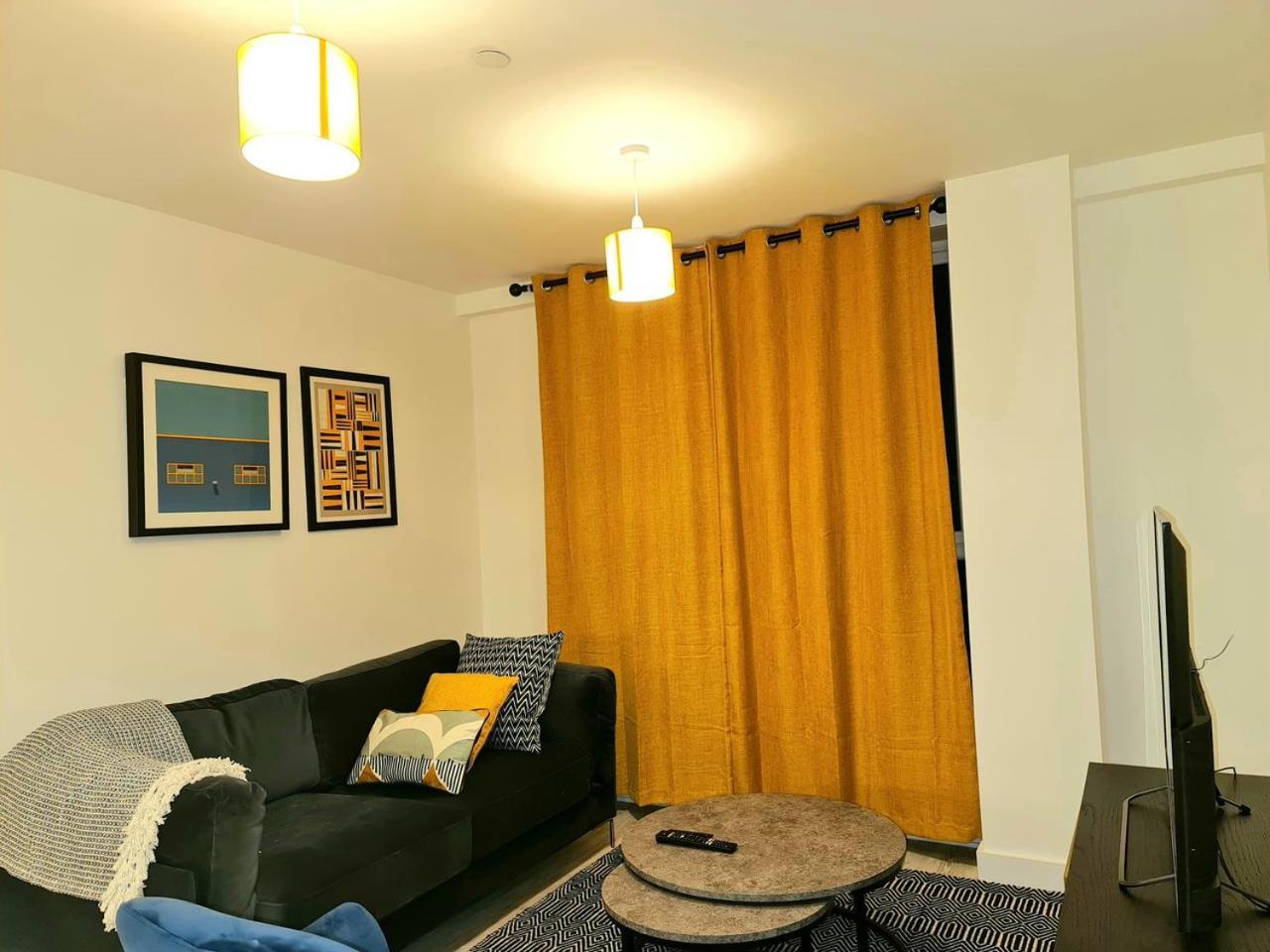 Exquisite Cosy 2-Bed Apartment In Salford Манчестър Екстериор снимка