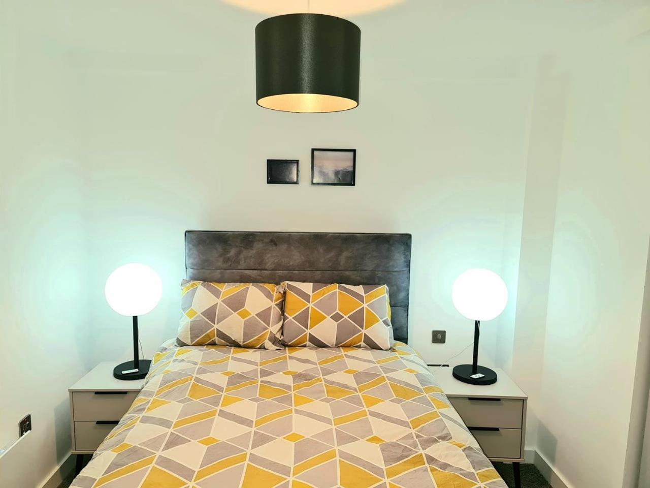 Exquisite Cosy 2-Bed Apartment In Salford Манчестър Екстериор снимка