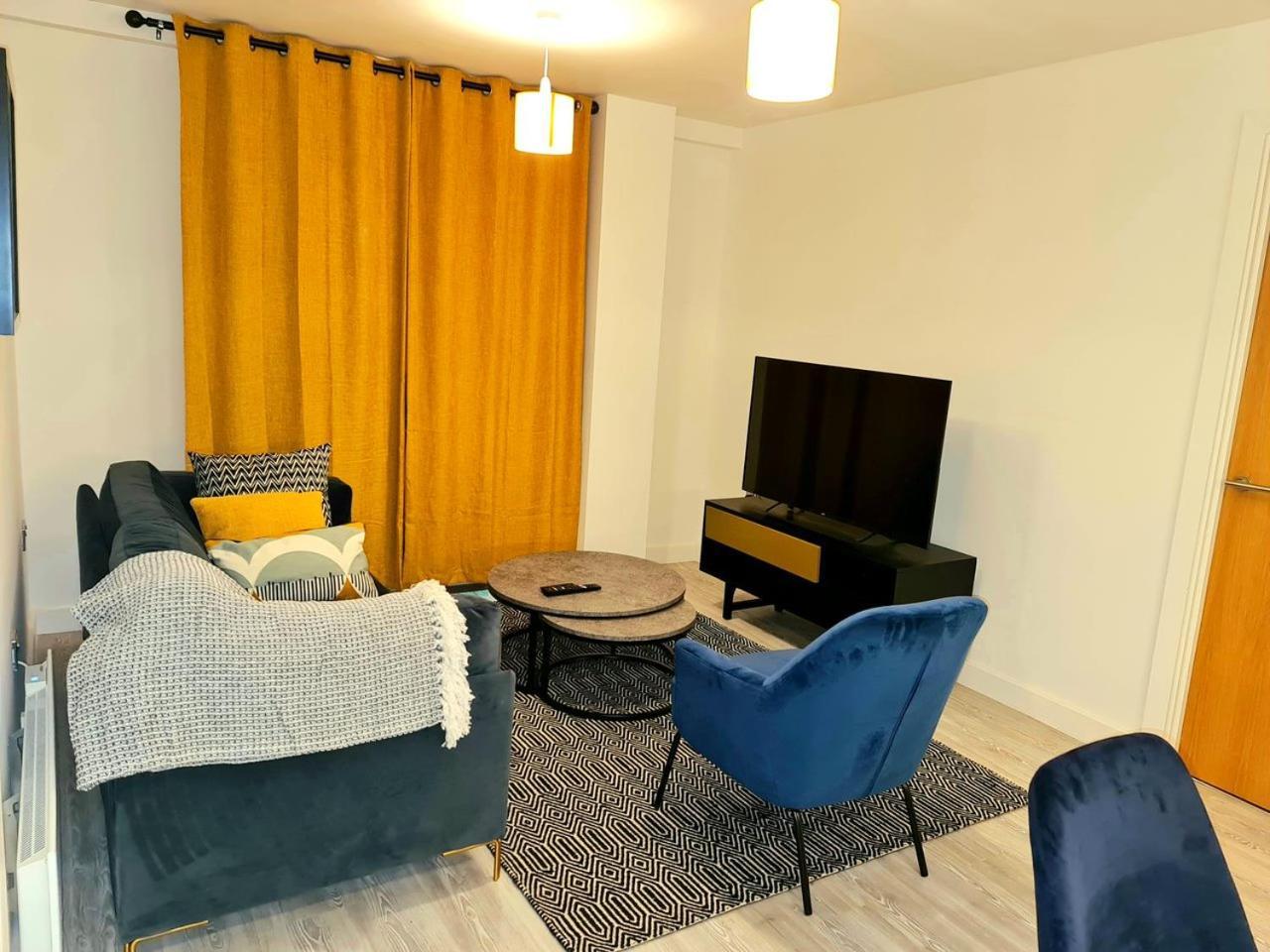 Exquisite Cosy 2-Bed Apartment In Salford Манчестър Екстериор снимка